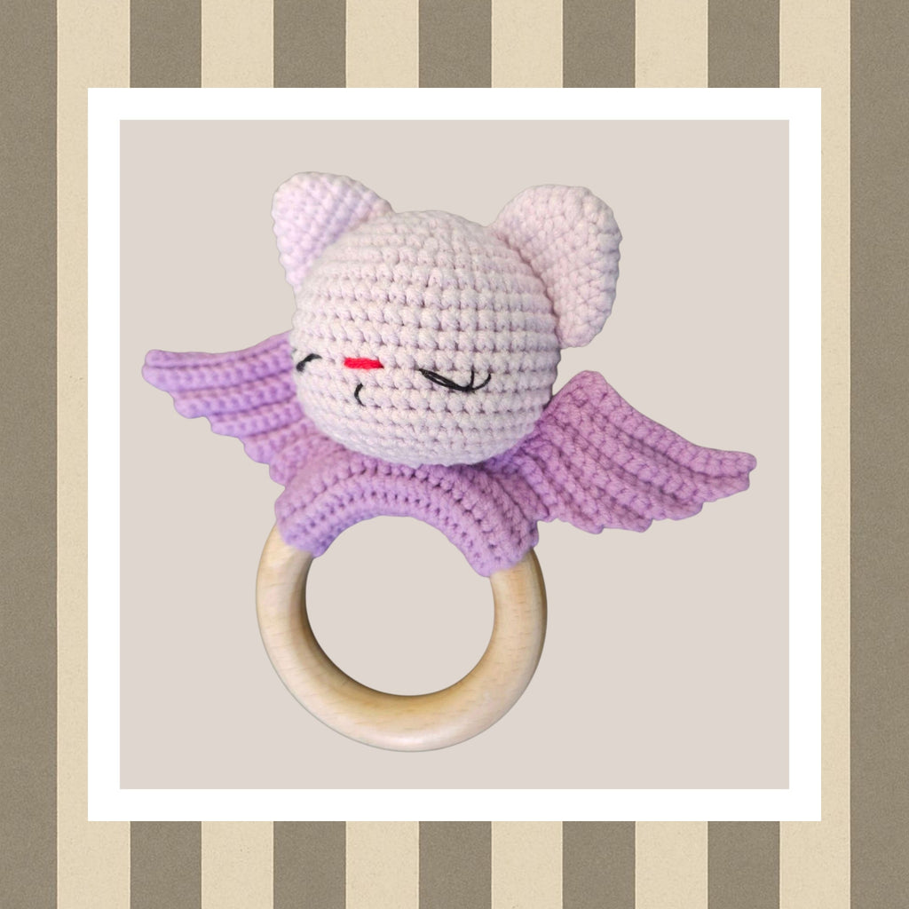 Sonajero mordedor de murciélago para bebés a crochet