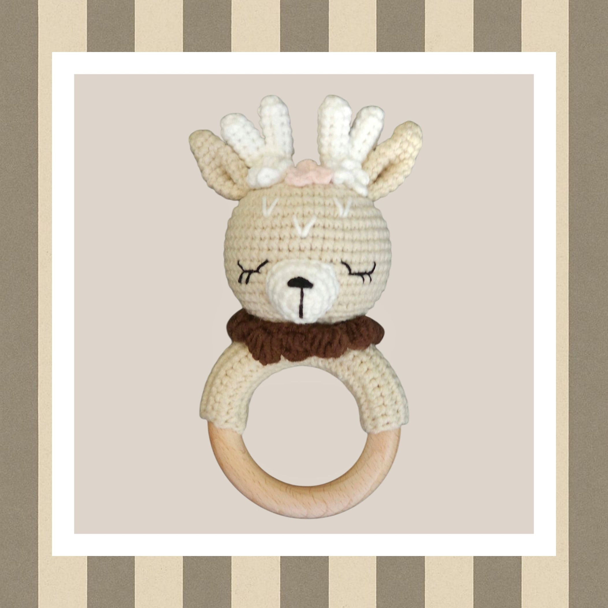 Sonajero mordedor de ciervo bebé a crochet - otoñal y mágico para bebés únicos