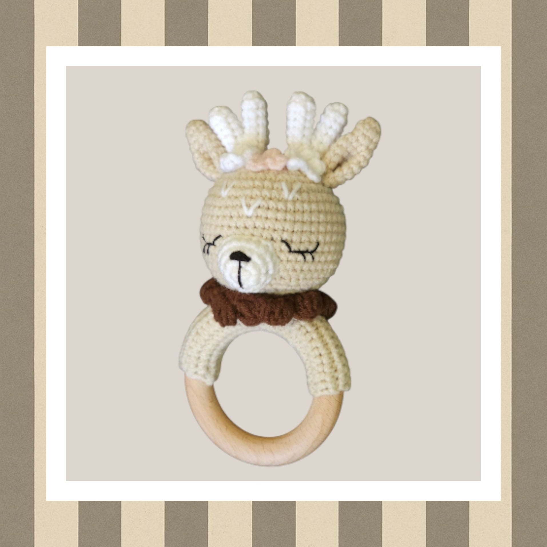 Sonajero mordedor de ciervo bebé a crochet - otoñal y mágico para bebés únicos