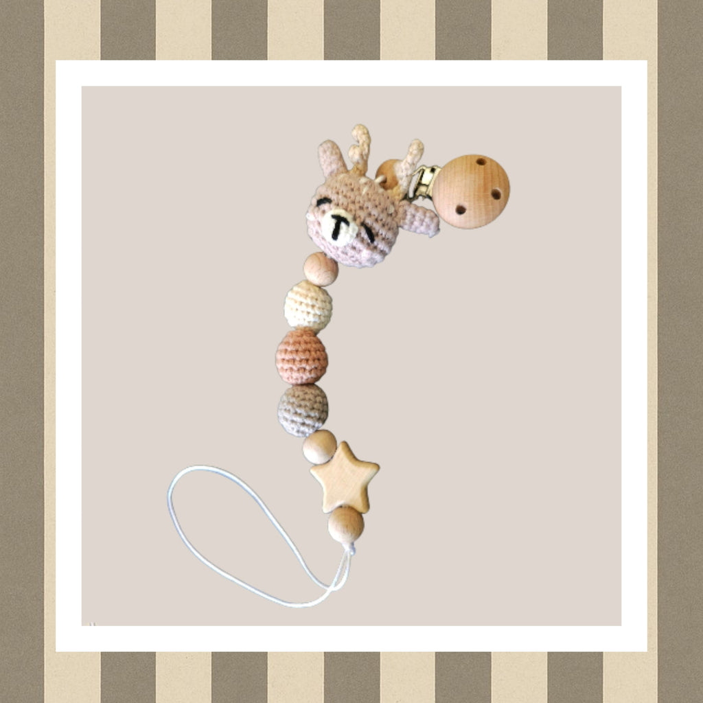 Chupetero Ciervo Bebé – Crochet & Madera Natural