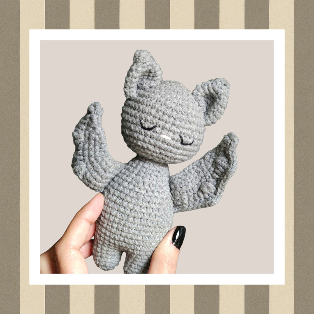 Muñeco Murciélago de crochet – guardián de sueños para bebés diferentes